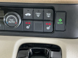 運転席/助手席シートヒーターで寒い日もすぐに温かくなり快適に過ごせます。2段階の温度調整が可能です