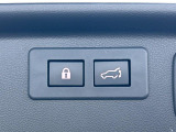 【パワーバックドア】スマートキーや運転席のボタンを押すだけでリアゲートが自動で開閉します!荷物を持っている時や、高い位置にあるバックドアを閉める際に便利な機能です♪