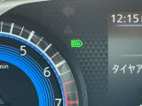 ハイビームアシストは周囲の明るさから対向車や先行車、街灯の有無などをフロントカメラが検知して、自動でハイビーム(上向き)とロービーム(下向き)を切り替える機能です。