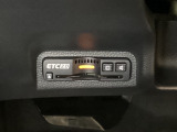 ハンドルの左下にETC2.0がついています。高速道路の料金所の通過も楽々です!。 カードの取り出しもしやすい場所についています。
