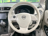 インテリアに合わせたデザインのステアリングは、運転される方のことも考え、運転しやすい形状、大きさです。是非一度、実際に触ってお確かめください。