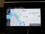 【純正10インチナビ】使いやすいナビ操作にオーディオ機能も充実!Bluetooth接続で運転中のハンズフリー電話や好みの音楽を車内に流す事が出来ます。ラインナップや車種に応じて豊富な機能が使用可能♪