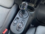 車両の詳細、ご質問につきましては、弊社営業スタッフまでお気軽にご連絡下さいませ。遠方のお客様には実車の詳細画像送信も承ります。お客様からのお問合せをお待ち致しております。
