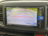 【バックカメラ】駐車時に後方がリアルタイム映像で確認できます。大型商業施設や立体駐車場での駐車時や、夜間のバック時に大活躍!運転スキルに関わらず、今や必須となった装備のひとつです!