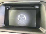 【マツダコネクトナビ】車内の雰囲気にマッチした一体型タイプのナビ。各種車輌設定やBluetooth再生等、様々な機能が楽しめます。直感的なダイヤル操作が可能で、使い勝手も良好です。