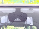 【エマージェンシーブレーキ】走行中に前方の車両等を認識し、衝突しそうな時は警報とブレーキで衝突回避と被害軽減をアシスト。より安全にドライブをお楽しみいただけます。
