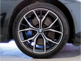 【BMWアロイホイル】軽量かつ強度に拘ったアロイホイル。走行性能ポテンシャルを引き出す設計。車の足元を引き締めてくれる大きなポイントはアロイホイルです。