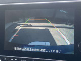 バックモニターで車庫入れまどらくらく、高感度カラーカメラですので僅かな光でもくっきりと見え、夜でも安心して駐車出来ます。