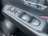 パワーウインドウ(運転席:ワンタッチ、キーオフ後作動、挟み込み防止機構付)付きです。