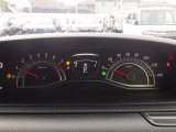 視認性の良いメーターで、運転中も情報がひと目で確認できて安心。見やすさにこだわったデザインで、毎日のドライブがもっと快適に
