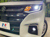 【LEDヘッドライト】悪天候や夜間走行時も良好な視界を確保し安心して運転できる高輝度LEDヘッドライトを装備!点灯速度が早く、消費電力も抑えられています。