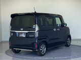 バックカメラが付いているのでバックでの車庫入れも安心です。