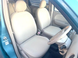 運転席シート廻りは使用感も少なく、良好な状態となっています。前オーナー様が丁寧に使っていたことがよくわかりますね。