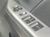 【電動格納ミラー】サイドミラーは電動格納式となっており、狭い駐車場でもキズがつくリスクを抑えられます。