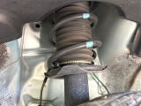 お車を安心してお乗りいただく為には、足回りの定期点検が欠かせません。サービスサポート(有償保証)では無料点検もご提供しており、安心のカーライフをお過ごしいただけるサポート体制が整っています。