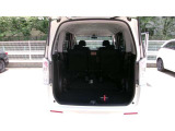リアシートを倒せば広々荷室の出来上がり。アレンジ次第でさまざまな荷物が積み込めますよ。