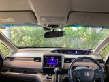 フロントガラスが大きく、ワイドな視界で運転もしやすくなるように、設計されています。