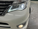 【LEDヘッドライト】悪天候や夜間走行時も良好な視界を確保し安心して運転できる高輝度LEDヘッドライトを装備!点灯速度が早く、消費電力も抑えられています。