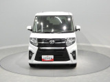 【冬道の安心感】 4WDで雪道も心強いカスタムRS。パールホワイトの外観が魅力的です。助手席シートリフトは動画を掲載していますので、そちらも是非ご覧ください!よろしくお願いいたします。