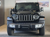 Jeep伝統の丸目のヘッドライトにセブンスロットグリル!一目でJeepだとわかります。
