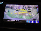 バックカメラの画像です。ガイドラインがスムースな車庫入れをサポートいたします!車庫入れの安心感がアップしますね☆