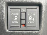 【両側パワースライドドア】スマートキーや運転席のスイッチで後席両側スライドドアの開閉が可能♪電動だから力を入れてドアを開ける必要が無く、小さなお子様でも簡単に開け閉めでき快適です♪