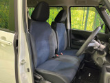 運転席まわりには十分なスペースがあり、大柄な方でもゆったり運転していただける環境です。