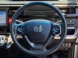 運転にかかわる様々な操作を安全に行えるように視点移動が少なく操作性に配慮されたスイッチ類が凝縮されたコクピットです。