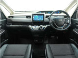 ◆視界広々で非常に運転しやすくロングドライブでも疲れを感じさせないすっきりとまとまったインパネ周りです。