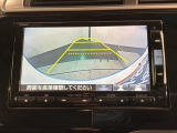 リバースギアに入れるだけで後方の表示へ切り替わります。夜間や雨の日の駐車も楽になりますよ。