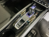 シンプルでスマートな操作のシフトレバーです