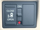 【パワースライドドア】スマートキーや運転席のスイッチでスライドドアの開閉が可能♪電動だから力を入れてドアを開ける必要が無く、小さいお子様でも、重い荷物を持っている時もラクに開け閉めできます♪