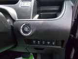 【プッシュスタート】キーが車内にあれば、エンジンの始動・停止はブレーキを踏んでスイッチを押すだけ!キーを取り出す手間を省き、ワンプッシュで操作するので簡単でスムーズ!