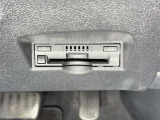 【ETC】高速道路などの料金所における自動料金支払いシステムです。車載器と料金所のアンテナとの間で無線通信を行い、料金を自動で支払うことができます。