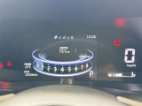 【スピードメーター】先進的なディスプレイ表示のスピードメーターです。