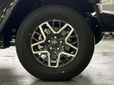 Jeep純正18インチアルミホイールとなっております。