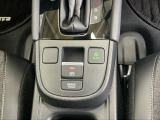 パーキングブレーキはスマートな電子制御式と合わせて渋滞時等にブレーキペダルから足を離しても停車状態を保持してくれるオートブレーキホールド機能で運転が楽になります。スタートはアクセルペダルを踏むだけ