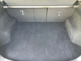 ラゲージルーム!後ろのシートは片方ずつ倒せます。乗る人や積む荷物に応じてアレンジが可能ですので多彩に使えてとても便利です。