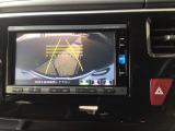 【バックカメラ】運転が苦手な方も車庫入れラクラクです!ギアをリバースに入れれば自動的に切り換わりますので、面倒な操作は不要です♪狭い駐車場もお車を傷つけず安心ですね!