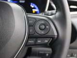レーダークルーズコントロール使用時に、同一車線内中央を走行できるよう操舵を支援する「レーントレーシングアシスト(LTA)」が装備されています。