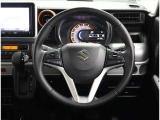 各操作スイッチなどもハンドルから手を放すことなく操作可能で安全運転に支援いたします!