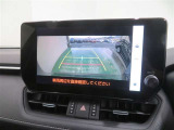 車両後方の映像を映すバックモニター。進路を確認しながら安全に車庫入れできます。