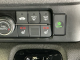 運転席/助手席シートヒーターで寒い日もすぐに温かくなり快適に過ごせます。2段階の温度調整が可能です