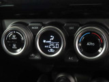 ★エアコンはオートタイプが装着済みです!オートモードにしておけば、車内温度を設定するだけで風の料や吹き出し口の切り替えを機械が行ってくれます!一年中快適な環境を作れますよ♪