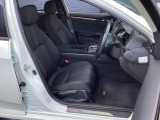フロントシートです!!セパレートシートなのでお尻をしっかりホールド!!スポーティな運転にも最適です!!