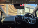 運転席周りの視界もよくハンドルも軽い取り回しなのですごく運転がしやすい車です。