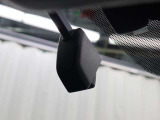 交通事故処理の迅速化等、運転中の「万が一」を記録してくれ、もしもの時も心強いドライブレコーダーを装備しています。