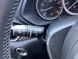 レバーをAUTOの位置にしているとき、レインセンサーが雨を感知すると、雨量に応じてワイパーが自動で作動してくれるオートワイパーを装備!設定変更で非作動にすると、間欠作動に固定されます。