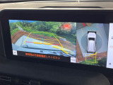【パノラミックビューモニター】専用のカメラにより、上から見下ろしたような視点で360度クルマの周囲を確認することができます☆死角部分も確認しやすく、狭い場所での切り返しや駐車もスムーズに行えます。