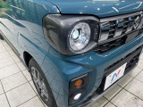 【LEDヘッドライト】悪天候や夜間走行時も良好な視界を確保し安心して運転できる高輝度LEDヘッドライトを装備!点灯速度が早く、消費電力も抑えられています。